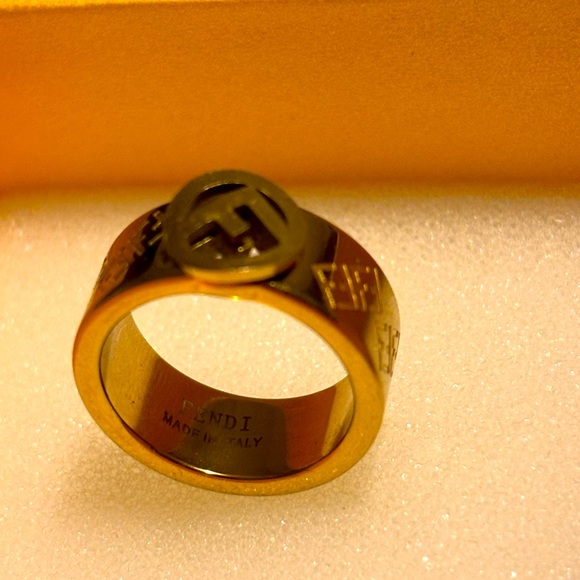 Fendi size 6 ring! Call out: A little scuff on the F initial on the ring. - Picture 2 of 11